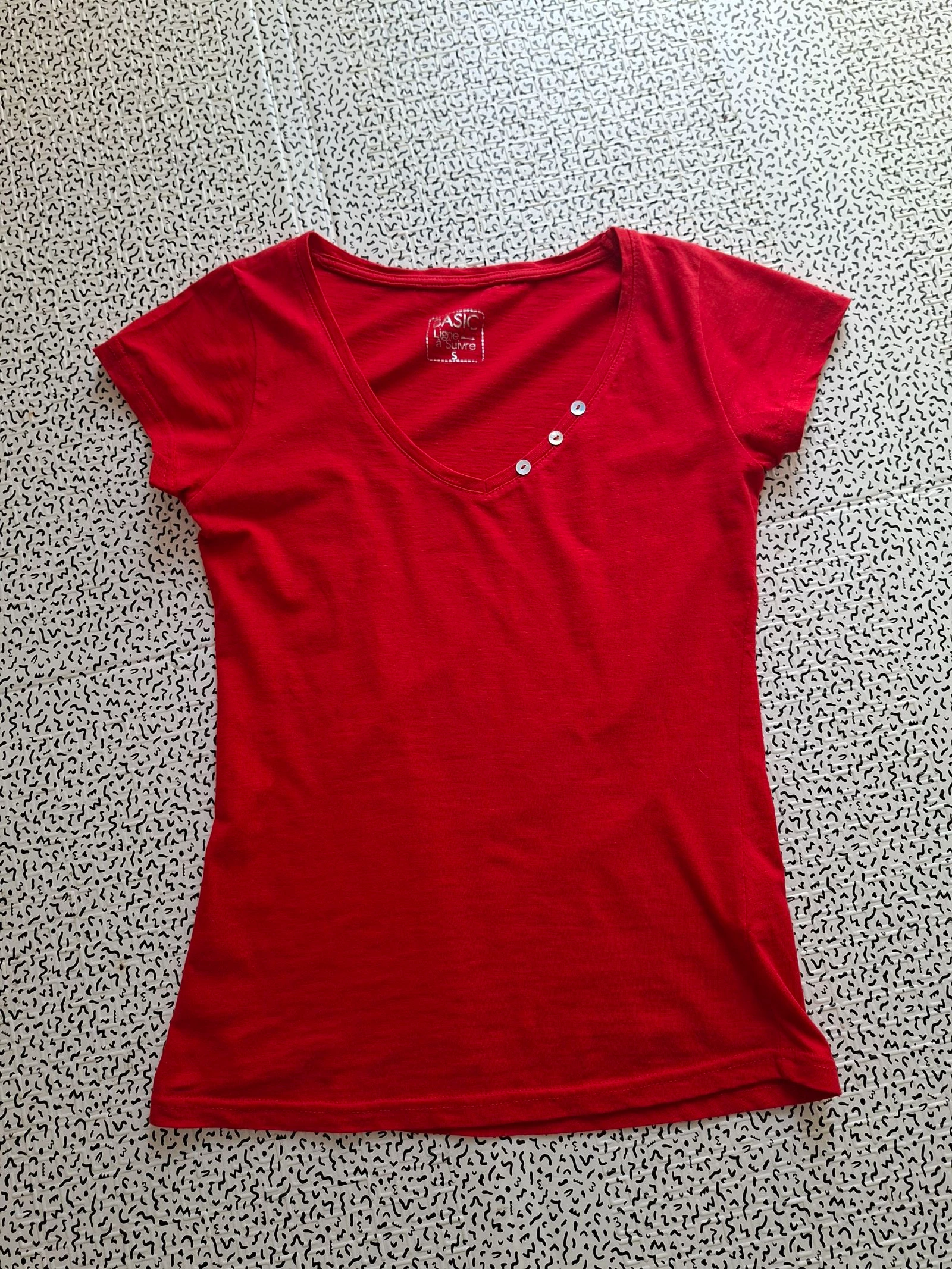 Camiseta roja Basic Ligne à Suivre Mujer S 100% Algodón Cuello en V Botones – photo 4